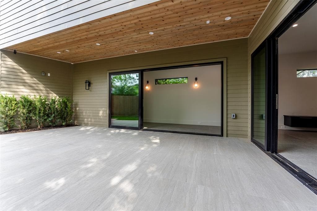 Contemporary 17